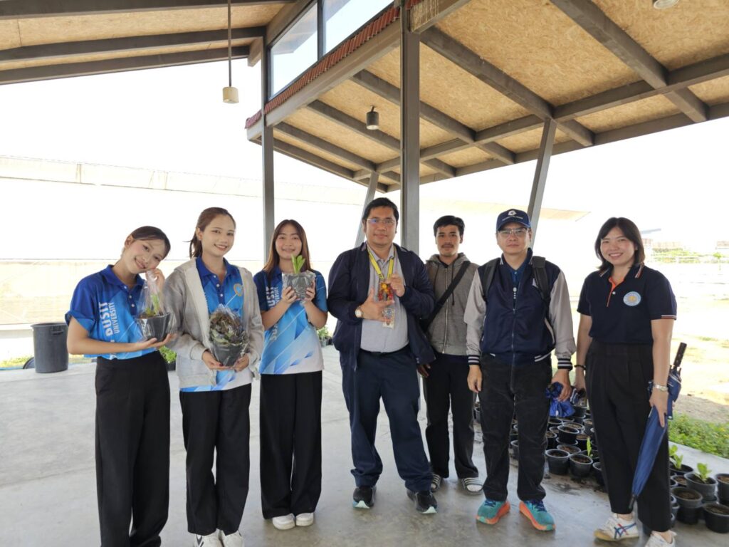 นักศึกษาเข้าศึกษาดูงาน ณ หอมขจรฟาร์ม มหาวิทยาลัยสวนดุสิต วิทยาเขตสุพรรณบุรี